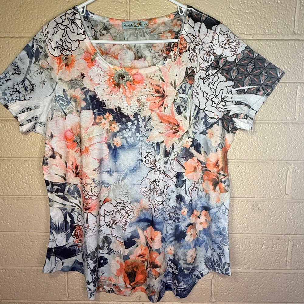 Unity World Wear Multicolor Floral Short Sleeve Top